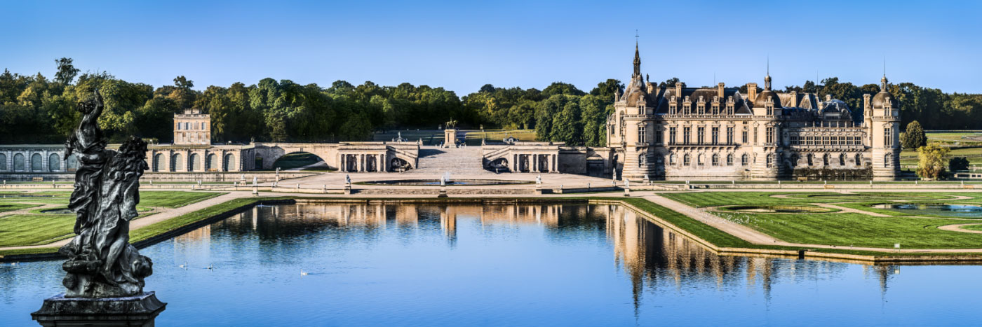 Herve Sentucq - Le château de Chantilly, près d'un affluent de l'Oise
