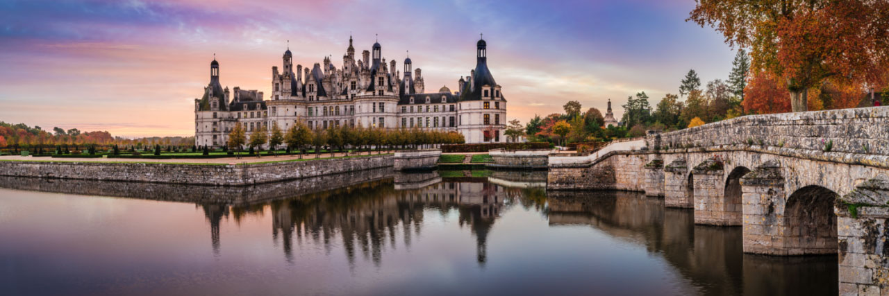 Herve Sentucq - Reflet du château de Chambord dans le Cosson et pont Saint-Michel, Val de Loire
