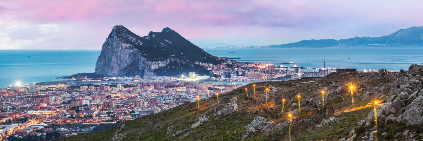 Herve Sentucq - Le rocher de Gibraltar et les côtes africaines vus des hauteurs de La Linea de la Conception